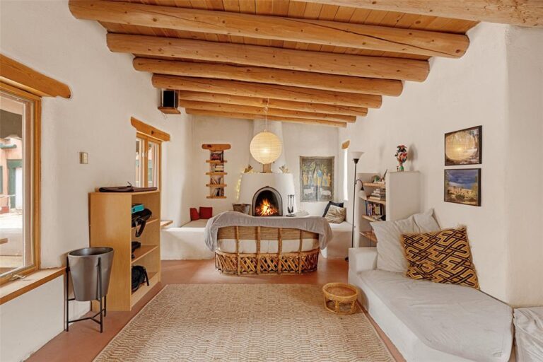 18 Destierro Trl, Santa Fe, NM  – Retreat Center